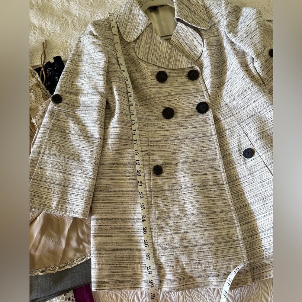 Ellen Tracy Cream Cotton Jacket, Notched Lapel, 3/4 Qtr Length Bell sleeves - Picture 10 of 11